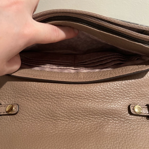 Michael Kors flap closure cross body gold chain strap - Picture 7 of 8